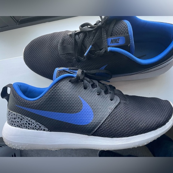 Nike Other - Men’s Nike Roshe size 12